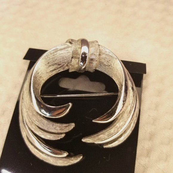 Vintage Coro Brushed Silver-tone Circle Swirl Brooch - Picture 1 of 7